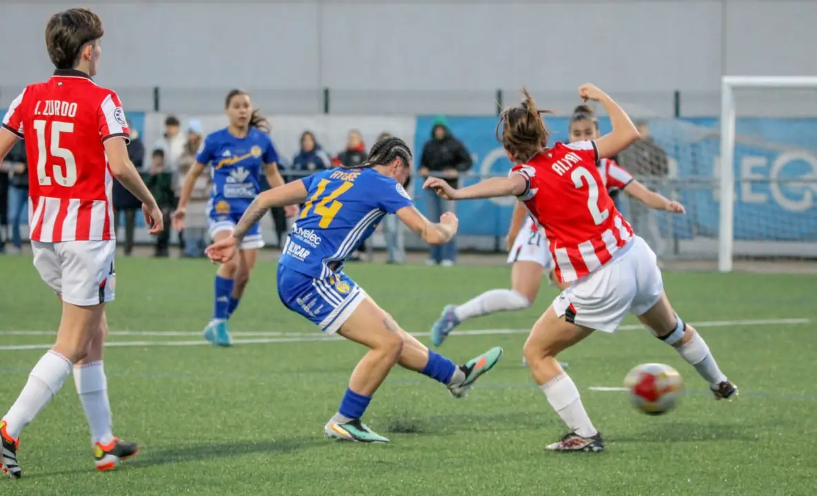 Las leonesas brillaron en la primera parte ante el líder de la categoría que acabó por imponerse claramente.