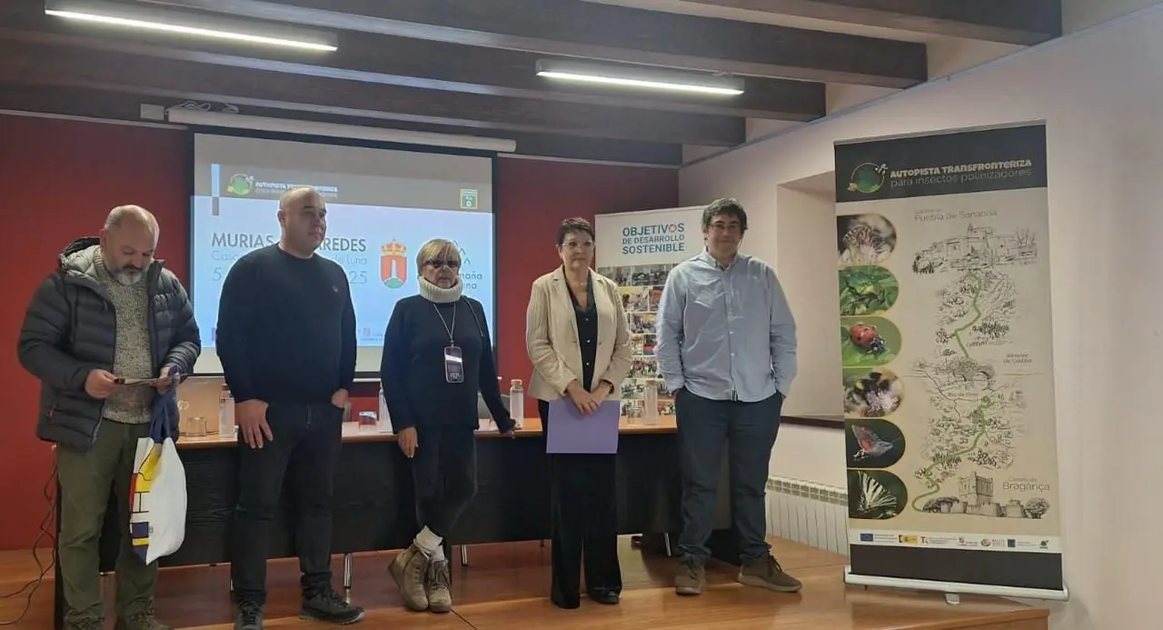 Presentaci&oacute;n del corredor ambiental para insectos polinizadores en Murias de Paredes.