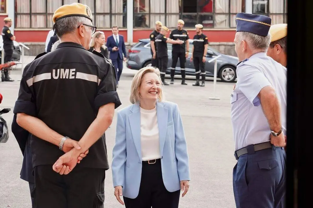 La secretaria de Estado de Defensa, Amparo Valcarce, en una imagen de archivo en la base de la UME en León.