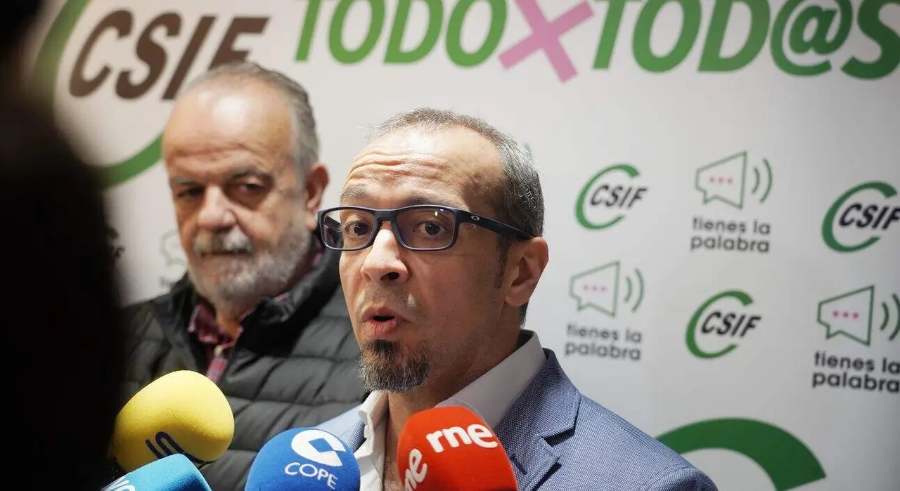 El presidente del sector nacional de Sanidad de CSIF, Fernando Hontangas, y el presidente del sector de CSIF en Castilla y León, Enrique Vega,  participan en una jornada autonómica de delegados de Sanidad para analizar la situación de los servicios sanitarios y de sus plantillas, y la negociación del nuevo Estatuto Marco