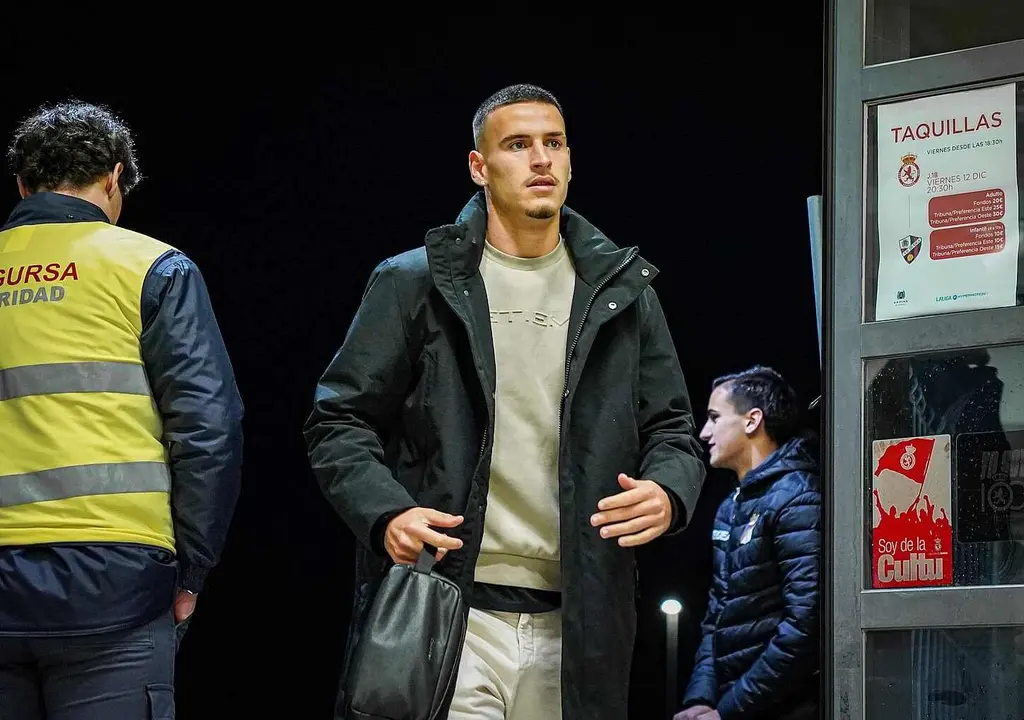 Barzic, a su llegada al Reino de Le&oacute;n para disputar un partido.