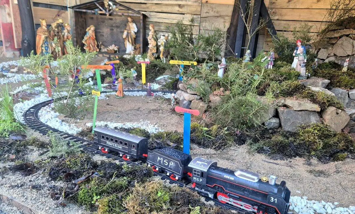 El Consejo Comarcal del Bierzo inaugura el belén de la Agrupación Comarcal de Protección Civil en El Acebo, una tradición que cumple 12 años