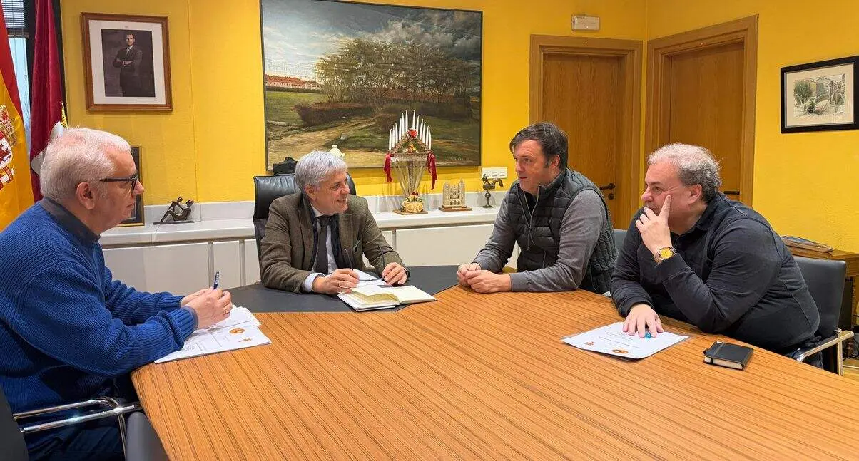 Reuni&oacute;n con representantes de la Tuna Universitaria de Le&oacute;n 1