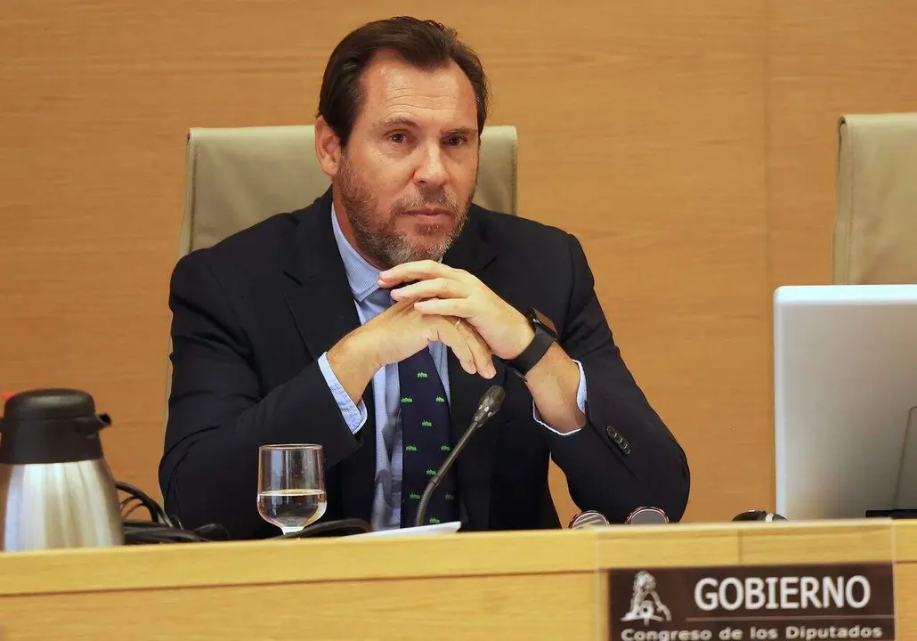 El ministro de Transportes y Molidad Sostenible, &Oacute;scar Puente durante su comparecencia en el Congreso de los Diputados, para informar sobre los problemas recientes en el sistema ferroviario espa&ntilde;ol.
