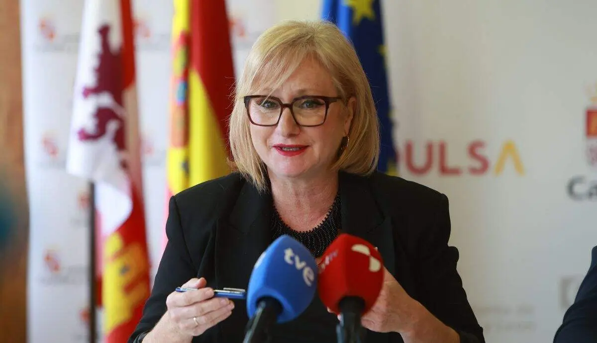 La consejera de Industria, Comercio y Empleo, Leticia Garc&iacute;a, analiza el impacto de los programas de fomento de empleo entre los j&oacute;venes de Castilla y Le&oacute;n, con motivo de la reuni&oacute;n de coordinaci&oacute;n con los gerentes provinciales del ECyL.