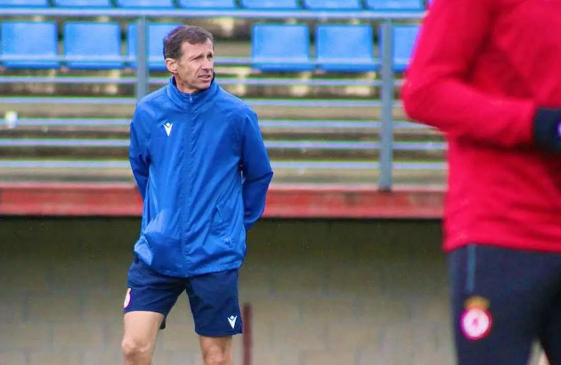 'Cuco' Ziganda, durante un entrenamiento de la Cultural y Deportiva Leonesa.
