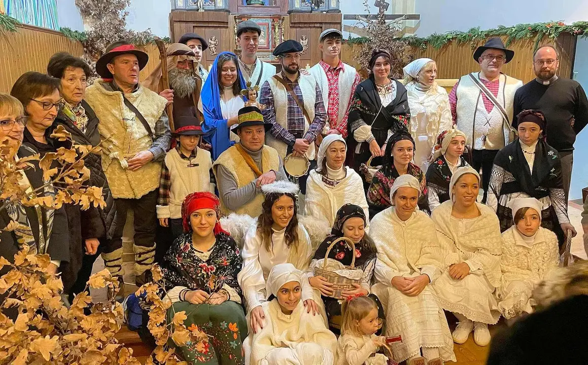 Imagen de los protagonistas de la tradicional pastorada de Robledo de Tor&iacute;o.