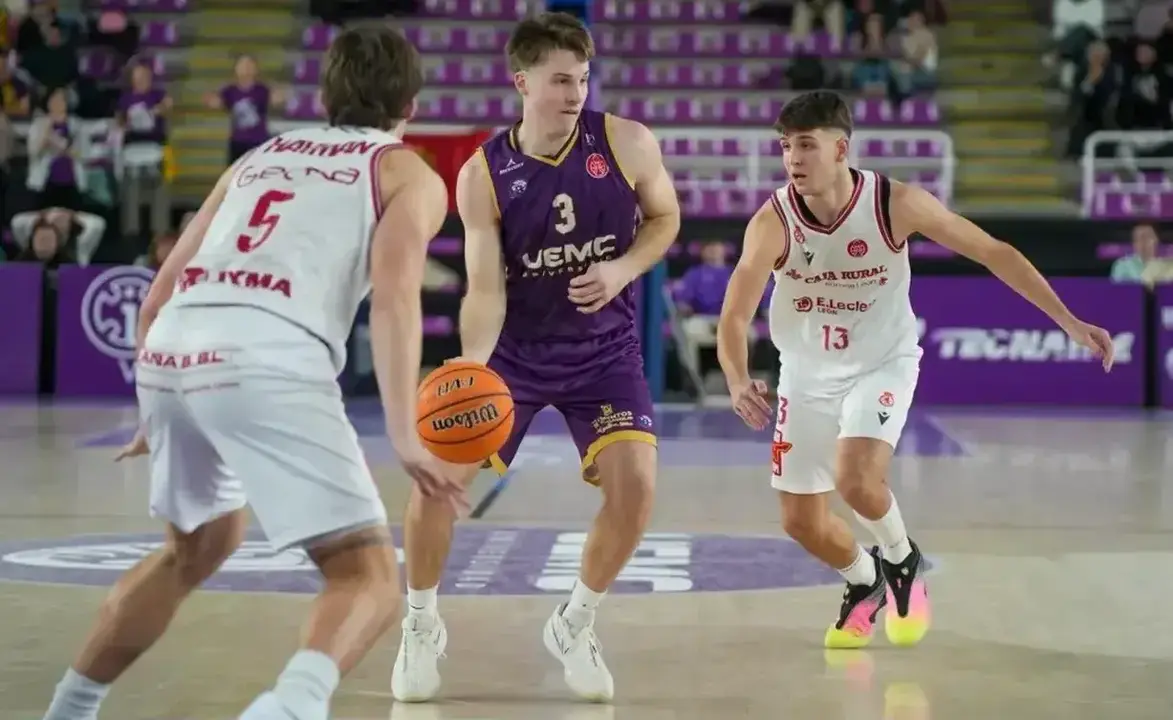 El UEMC Club Baloncesto Ciudad de Valladolid no dio opci&oacute;n y convirti&oacute; el derbi en un ejercicio de contundencia.