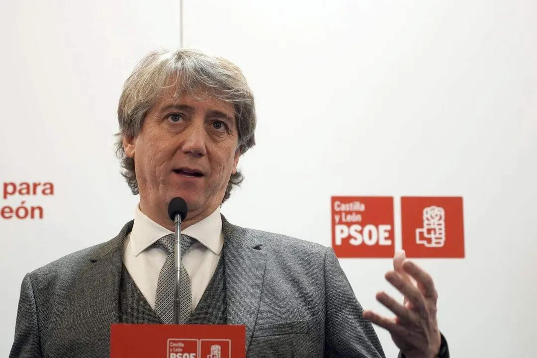 El secretario general del PSOE de Castilla y Le&oacute;n y candidato a la Presidencia de la Junta, Carlos Mart&iacute;nez, realiza balance de 2025 y fija los objetivos para 2026 durante el tradicional encuentro navide&ntilde;o que celebra el PSOECyL con la prensa. Foto: Rub&eacute;n Cacho