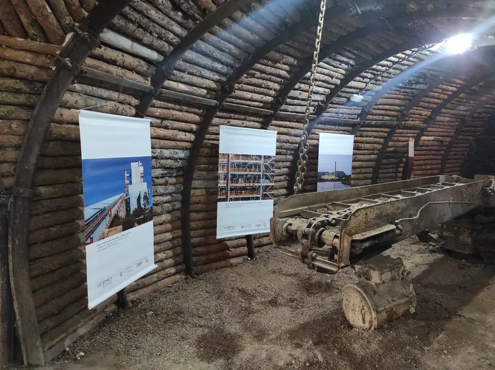 250519_Exposicion_Ayerhoymanana_LaRecicladoraCultural_Escucha