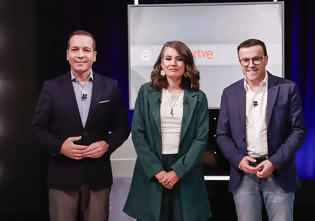 Los candidatos de PSOE, Unidas por Extremadura y Vox  durante el debate de este jueves.