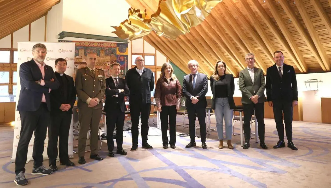 Foto de familia de los participantes en el Debate Fortalezas Espa&ntilde;a Plural impulsado por la C&aacute;mara de Comercio.