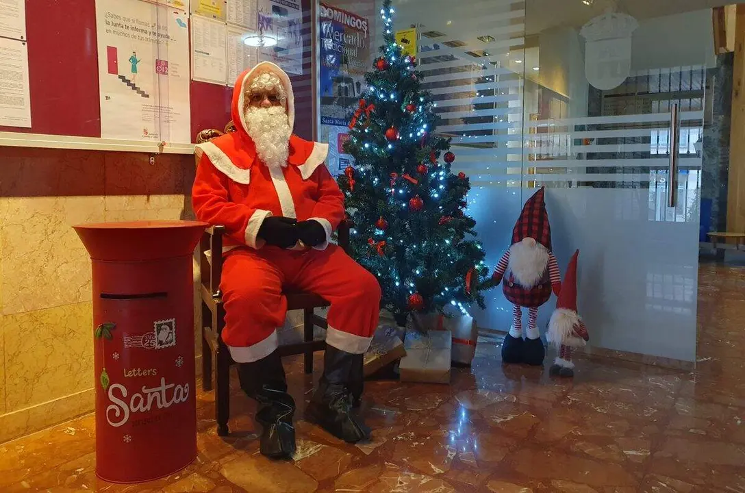 Pap&aacute; Noel visita Santa Mar&iacute;a del P&aacute;ramo para recoger los deseos de los ni&ntilde;os y vecinos del municipio.