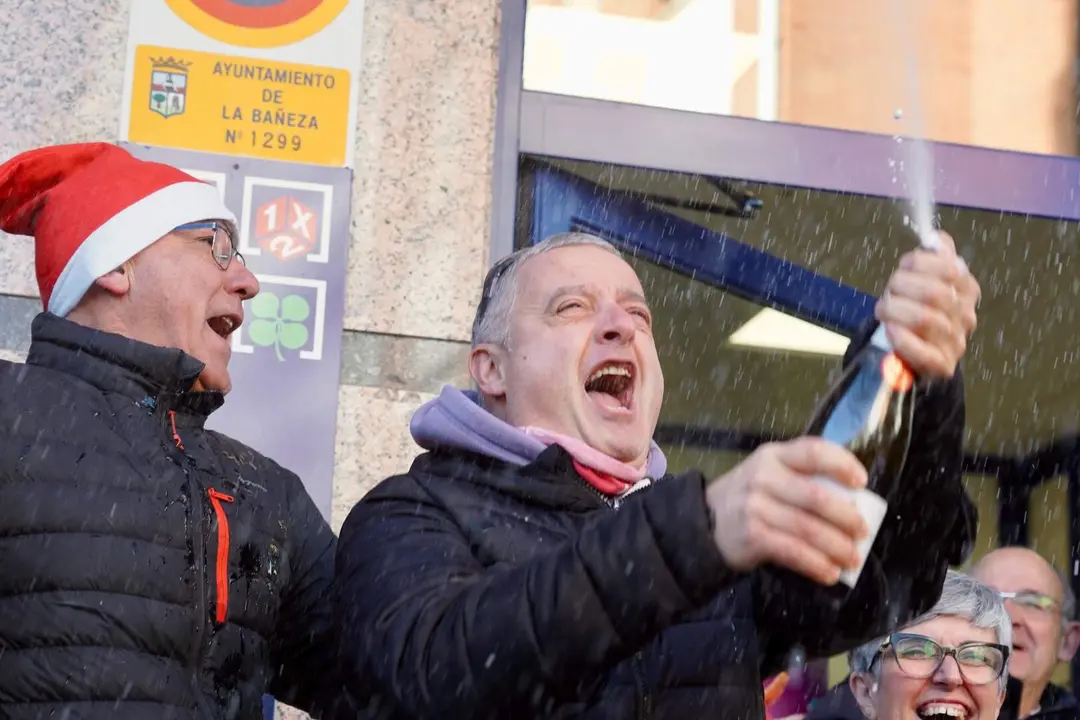 El &ldquo;Gordo&rdquo; de la Loter&iacute;a de Navidad reparte 468 millones de euros en La Ba&ntilde;eza. Foto: Campillo
