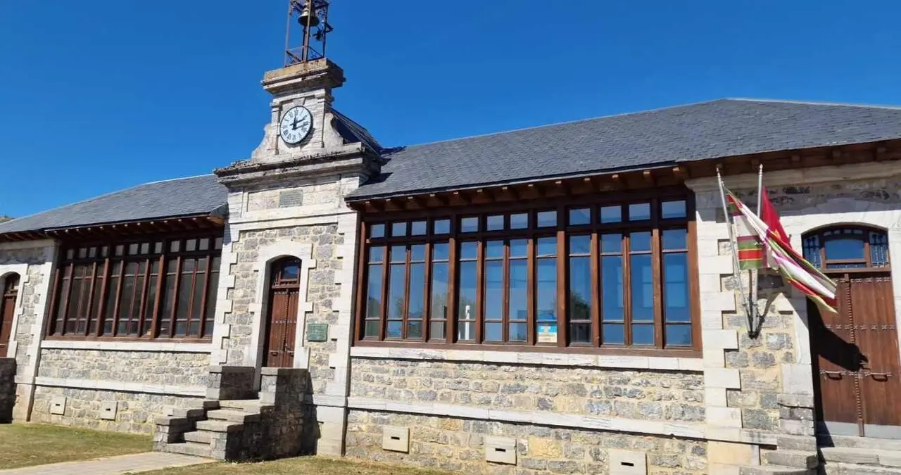 Imagen del Ayuntamiento de Bur&oacute;n.