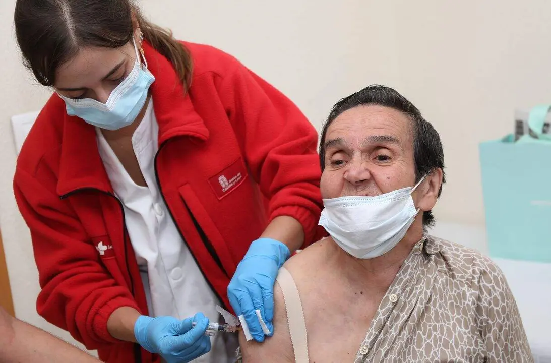 Comienzo campa&ntilde;a de vacunaci&oacute;n de la cuarta dosis de las nuevas vacunas de la COVID y de la gripe en la Residencia San Jos&eacute; de Palencia