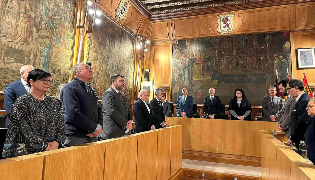 Un instante del pleno municipal celebrado este lunes en la Diputaci&oacute;n de Le&oacute;n.