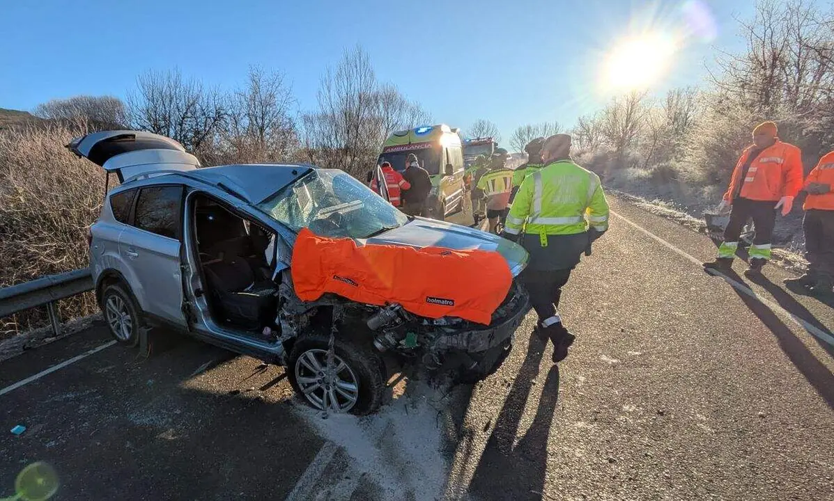 Tres heridos, uno de ellos atrapado, en un choque frontal en Bo&ntilde;ar este mi&eacute;rcoles. Foto: Bomberos Sepeis