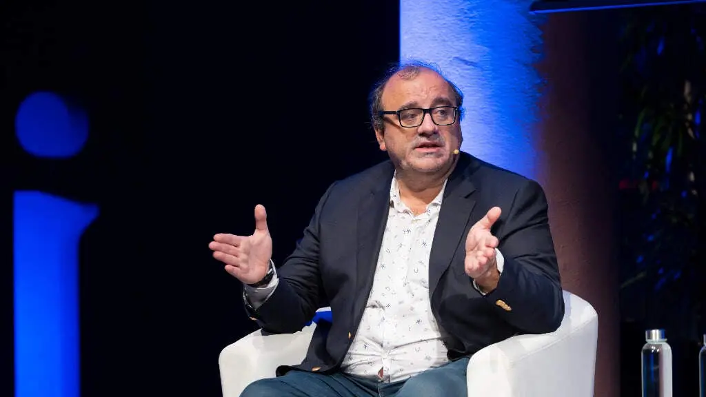 El investigador leon&eacute;s Antonio Turiel, durante un encuentro con estudiantes de la UOC. Foto: UOC