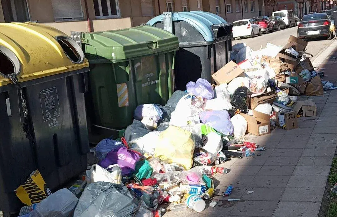 La oposici&oacute;n reprocha la grave situaci&oacute;n de la recogida de basura en San Andr&eacute;s. Foto: IU Podemos