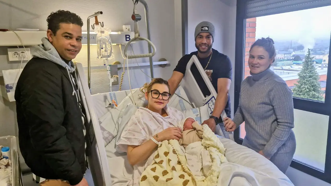 El Bierzo da la bienvenida a Mil&aacute;n Daniel, el primer beb&eacute; del 2026 en la provincia.