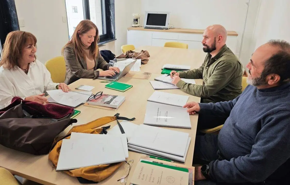 Reuni&oacute;n del jurado del III Premio de Literatura en Leon&eacute;s Caitano &Aacute;lvarez Bard&oacute;n. Foto: ILC