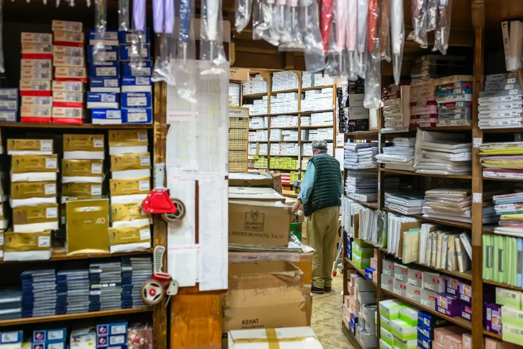 Almacenes Anto&ntilde;anzas celebra 75 a&ntilde;os como referencia del comercio tradicional en Le&oacute;n. El hist&oacute;rico negocio familiar recuerda sus or&iacute;genes, agradece el apoyo de generaciones de clientes y reivindica un modelo basado en cercan&iacute;a y adaptaci&oacute;n.