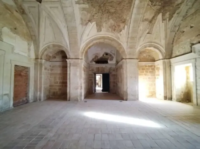Interior del Monasterio de Sandoval. Foto: Ical