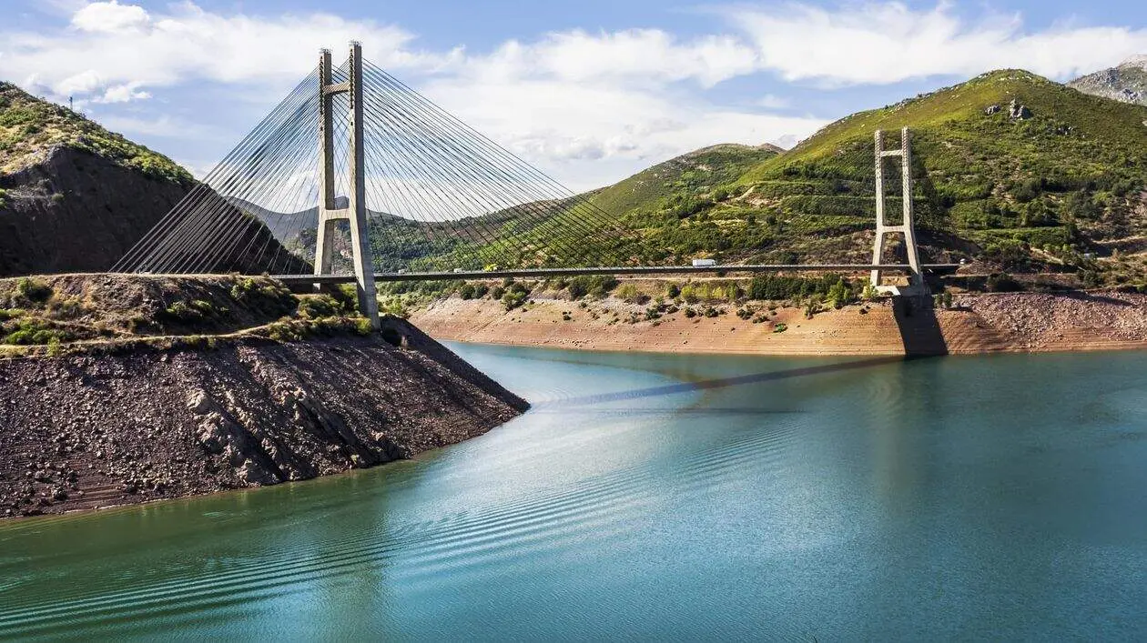 Emablse de Barrios de Luna 1