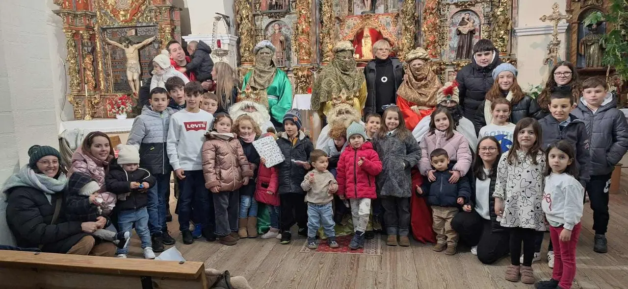 Los Reyes Magos, este lunes, en la localidad de Murias de Paredes.