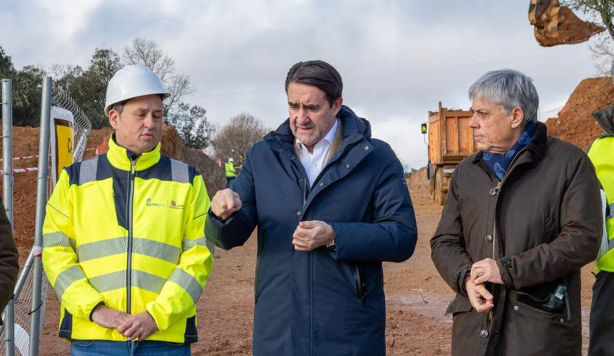 El consejero de Medio Ambiente, Vivienda y Ordenaci&oacute;n del Territorio, Juan Carlos Su&aacute;rez-Qui&ntilde;ones, visita las actuaciones que la Junta de Castilla y Le&oacute;n est&aacute; impulsando en el Pol&iacute;gono Industrial de El Bayo, en el municipio de Cubillos del Sil (Le&oacute;n)