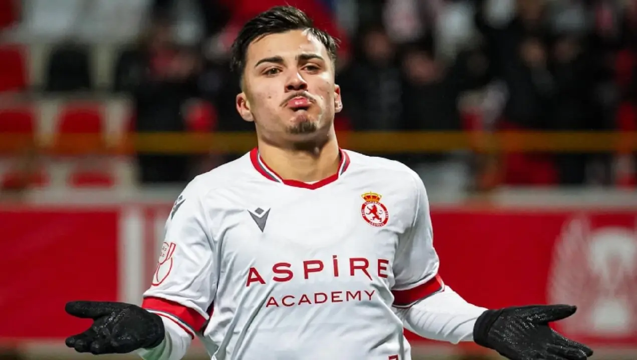 Paco Cort&eacute;s celebra uno de sus goles en el Reino de Le&oacute;n.