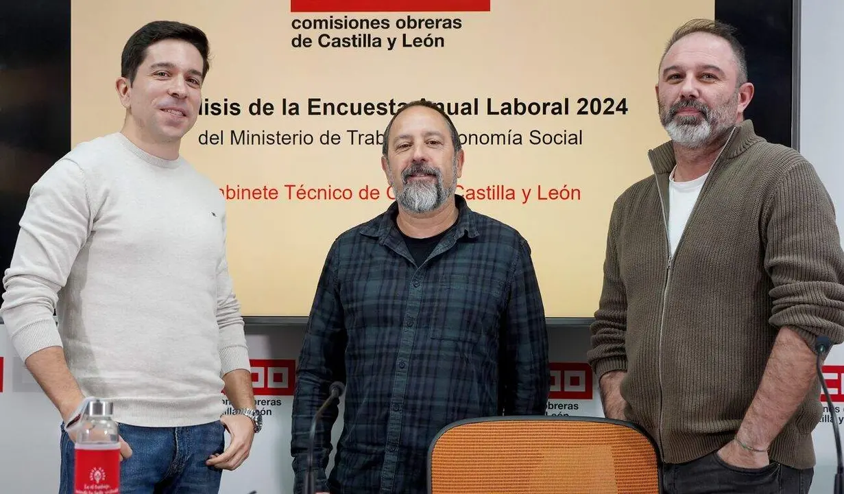 CCOO de Castilla y Le&oacute;n presenta un informe sobre los resultados de la Encuesta Anual Laboral 2024. Intervienen el secretario auton&oacute;mico de Empleo, Protecci&oacute;n social y Nuevas Realidades del Trabajo de CCOO, Javier Moreno; el de Formaci&oacute;n y Cultura, Luis Fern&aacute;ndez, y el t&eacute;cnico de la Secretar&iacute;a de Pol&iacute;tica Institucional y Desarrollo Sostenible, Sergio Hern&aacute;ndez.