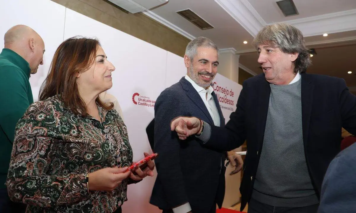 Clausura del consejo de Alcaldes del PSOE de Castilla y Le&oacute;n,  con las intervenci&oacute;nes del secretario de Estado para la Uni&oacute;n Europea, Fernando Sampedro Marcos;  y del secretario general del PSCyL y candidato a la Presidencia de la Junta, Carlos Mart&iacute;nez