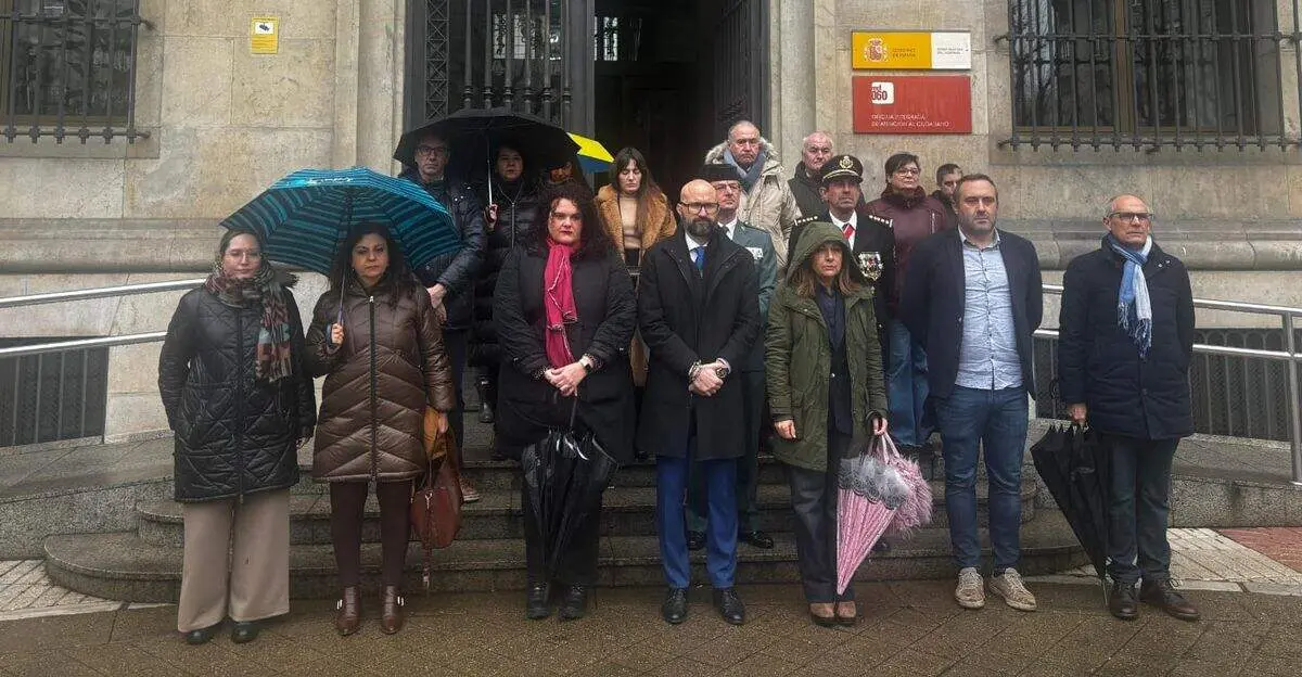 El subdelegado del Gobierno en Le&oacute;n presidi&oacute; este martes el minuto de silencio. Foto: Subdelegaci&oacute;n del Gobierno en Le&oacute;n.