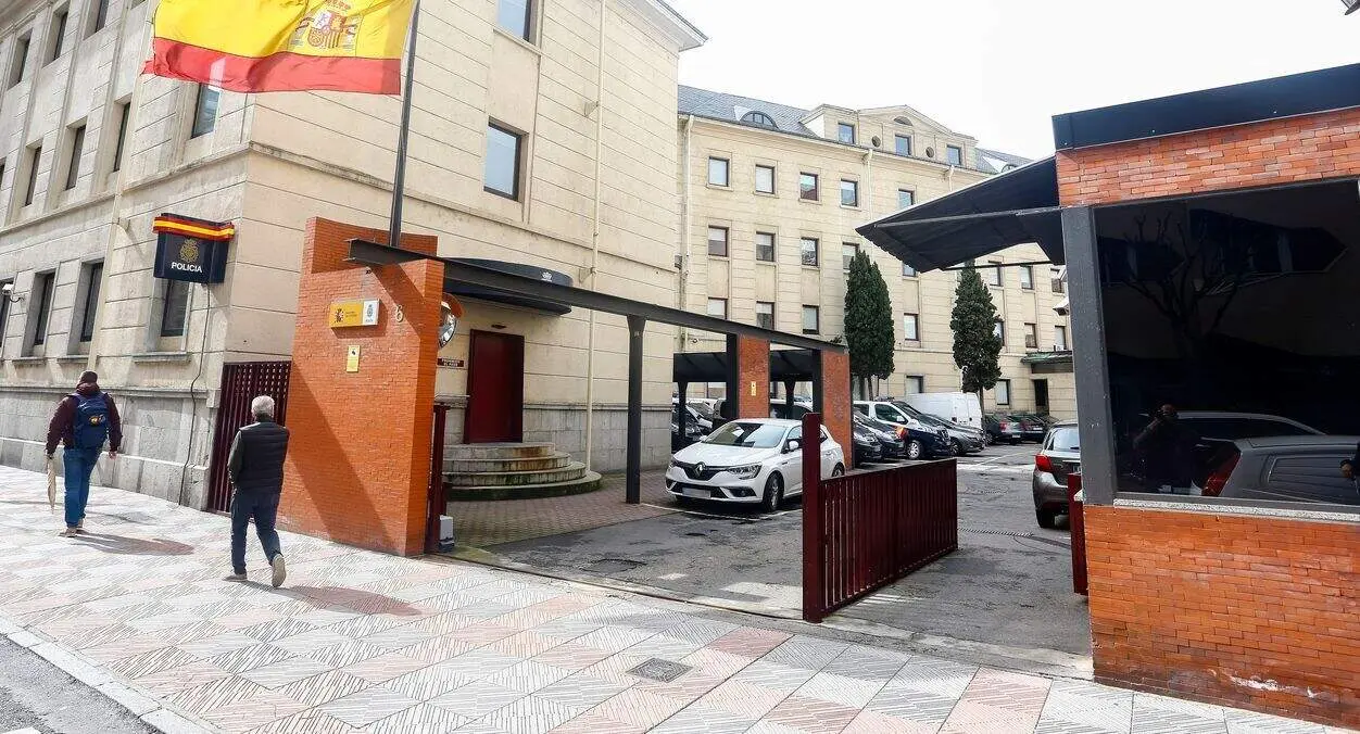 Comisar&iacute;a de la Polic&iacute;a Nacional de Le&oacute;n. Foto: Campillo.