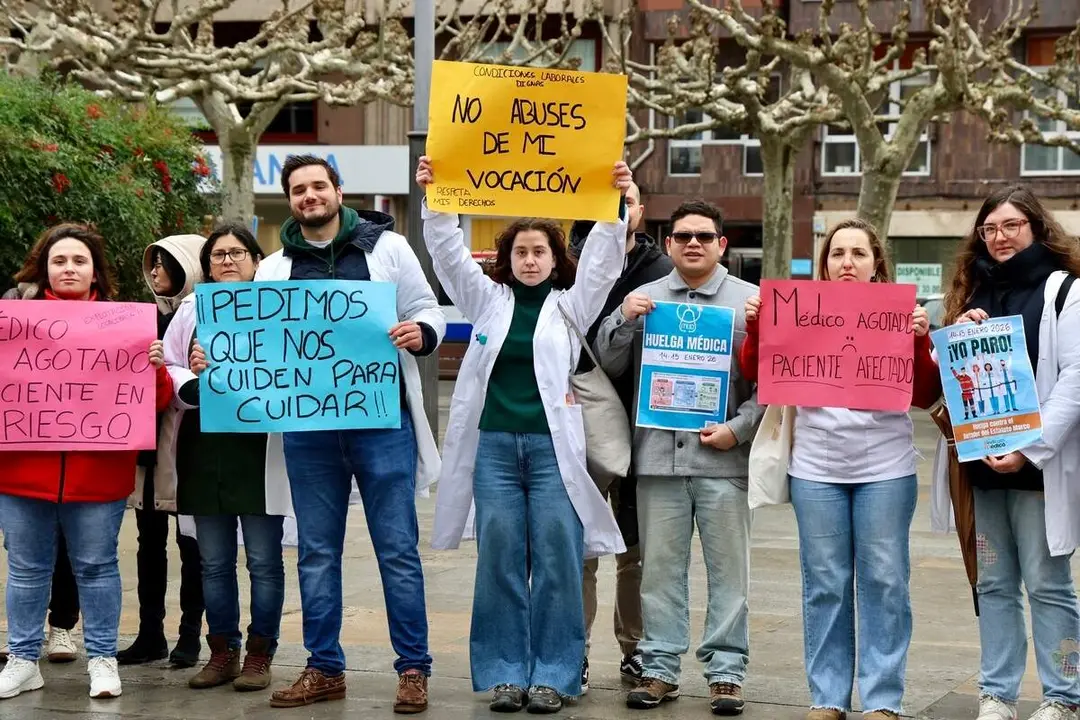 Concentraci&oacute;n en Le&oacute;n con motivo de la huelga de m&eacute;dicos para exigir un Estatuto propio que regule sus condiciones laborales y reconozca las particularidades de la profesi&oacute;n