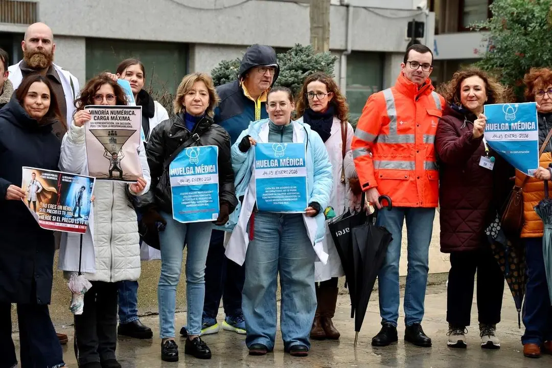 Concentraci&oacute;n en Le&oacute;n con motivo de la huelga de m&eacute;dicos para exigir un Estatuto propio que regule sus condiciones laborales y reconozca las particularidades de la profesi&oacute;n