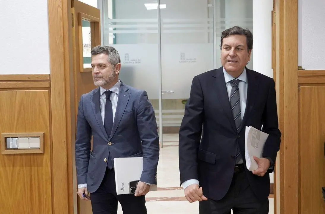 El consejero de Econom&iacute;a y Hacienda y portavoz, Carlos Fern&aacute;ndez Carriedo, comparece en rueda de prensa posterior al Consejo de Gobierno. Foto: Ical