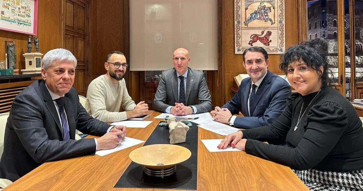 Pol&iacute;gono Le&oacute;n reuni&oacute;n