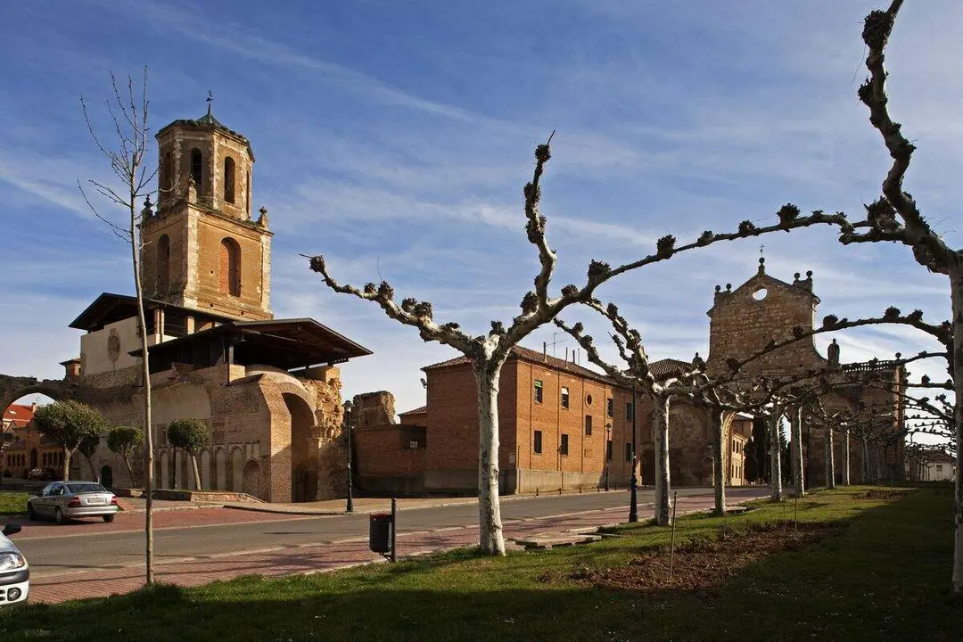 Monasterio de San Facundo y San Primitivo y Arco de San Benito de Sahag&uacute;n. Foto: Turismo JCyL