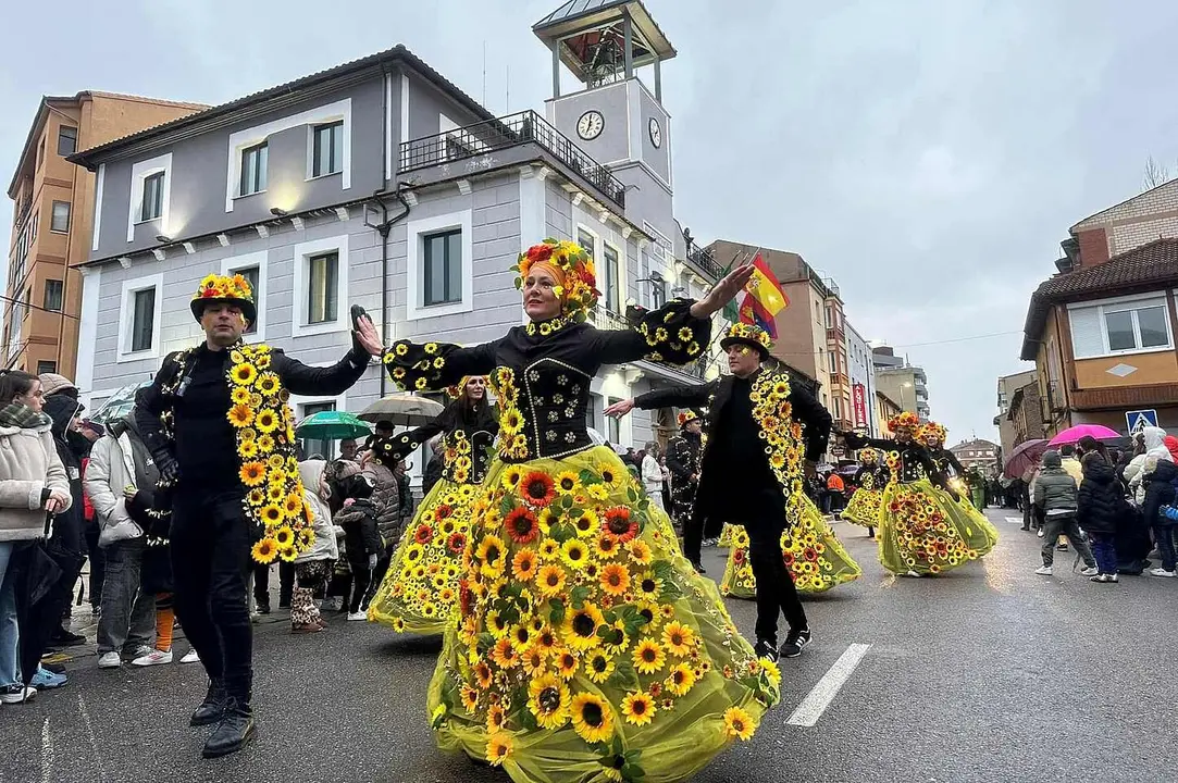 Imagen del tradicional desfile de Carnaval en la localidad de La Robla.