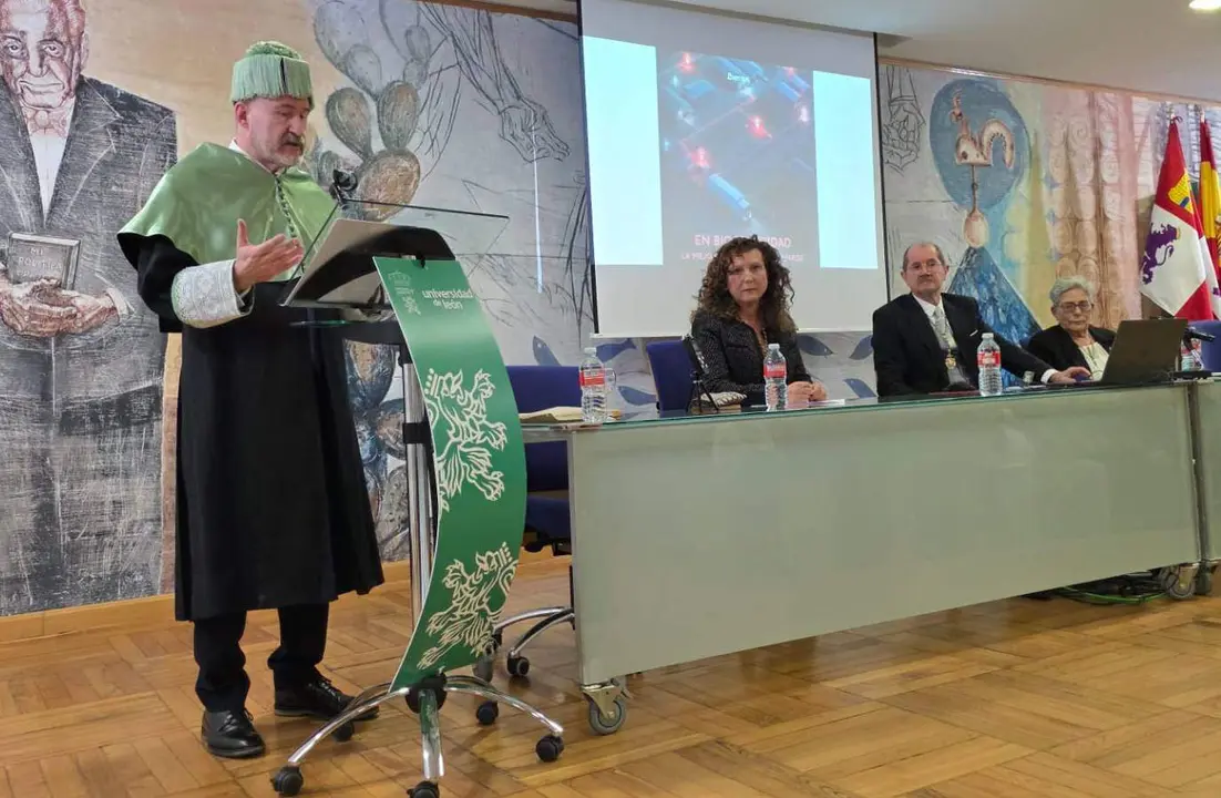 Carlos Pi&ntilde;eiro, CEO de Animal Data Analytics, defendi&oacute; en la Universidad de Le&oacute;n que el futuro de la ganader&iacute;a no pasa por la intensificaci&oacute;n sin l&iacute;mites, sino por una producci&oacute;n inteligente, informada y responsable. Foto: ULE.