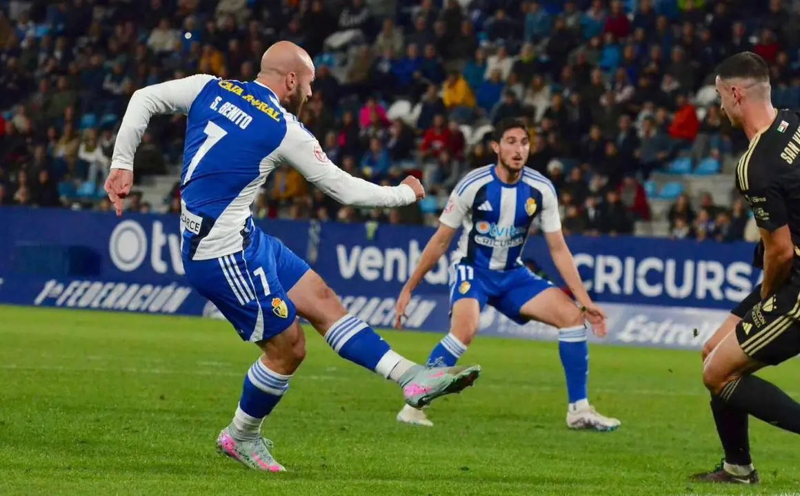 Sergio Benito, durante una de sus escasas apariciones con la Ponferradina.