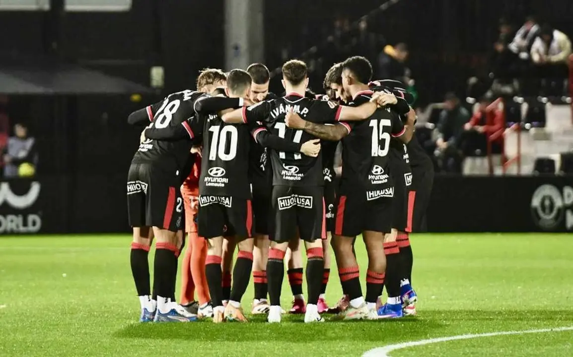 La plantilla de la Cultural en la antesala del encuentro de este lunes.