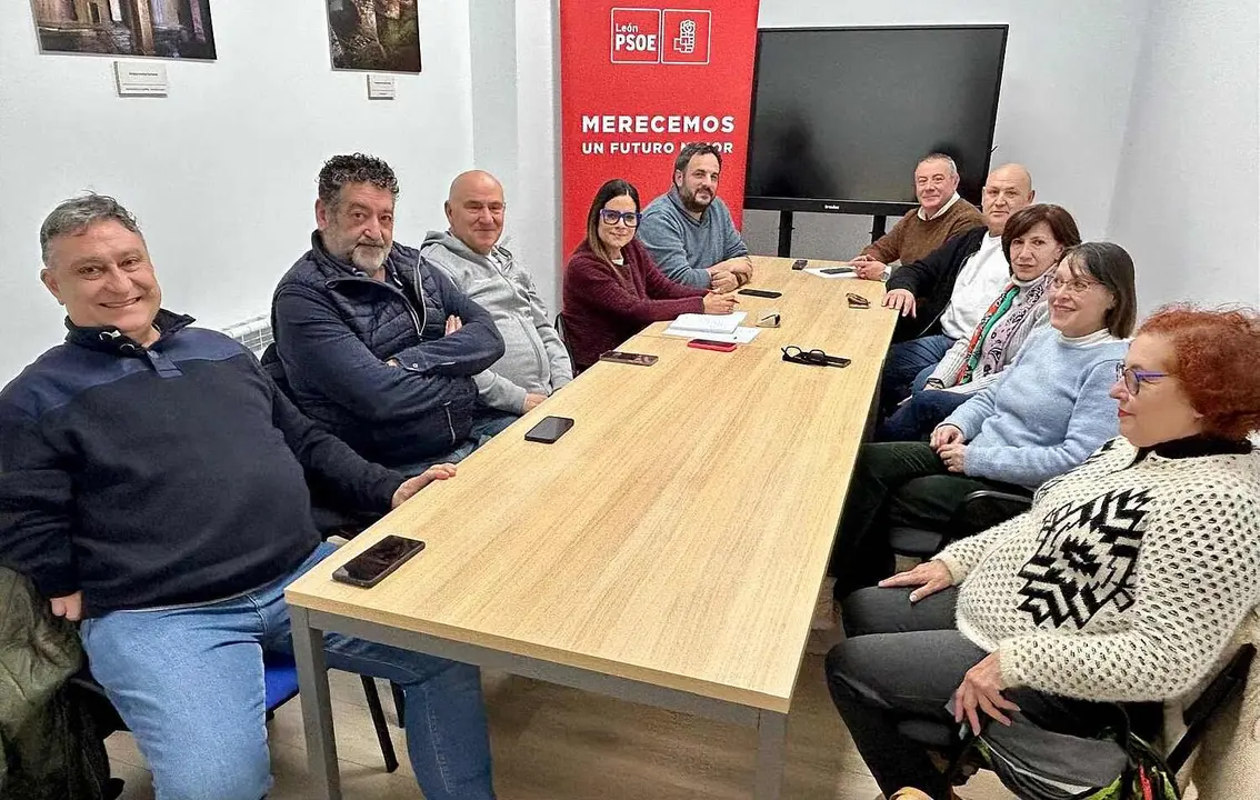Reuni&oacute;n celebrada en Sahag&uacute;n por representantes del PSOE.