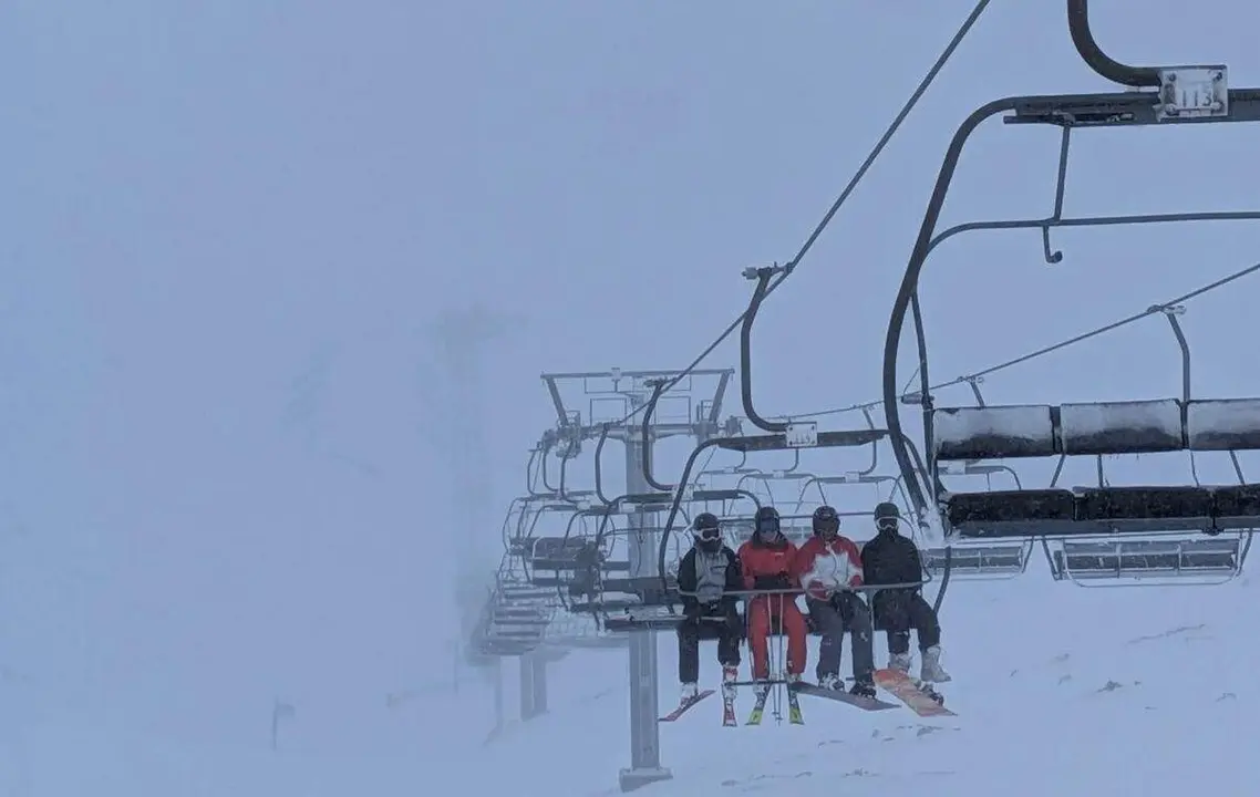 Imagen reciente de uno de los telesillas de San Isidro. Foto: DipuLe&oacute;n