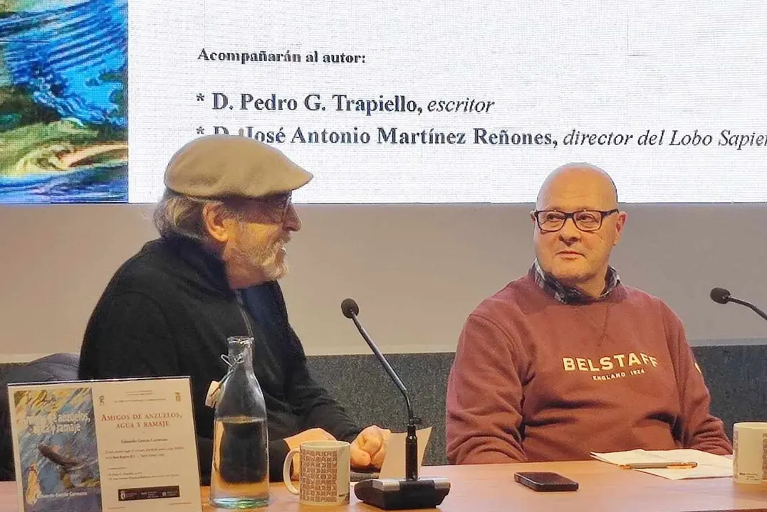 Trapiello y Carmona, este viernes, durante la presentaci&oacute;n del libro.