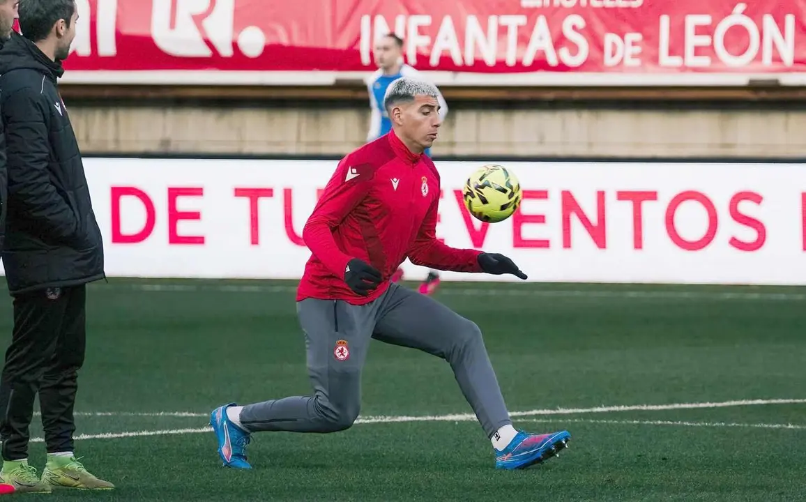 Thiago Ojeda, durante un calentamiento.