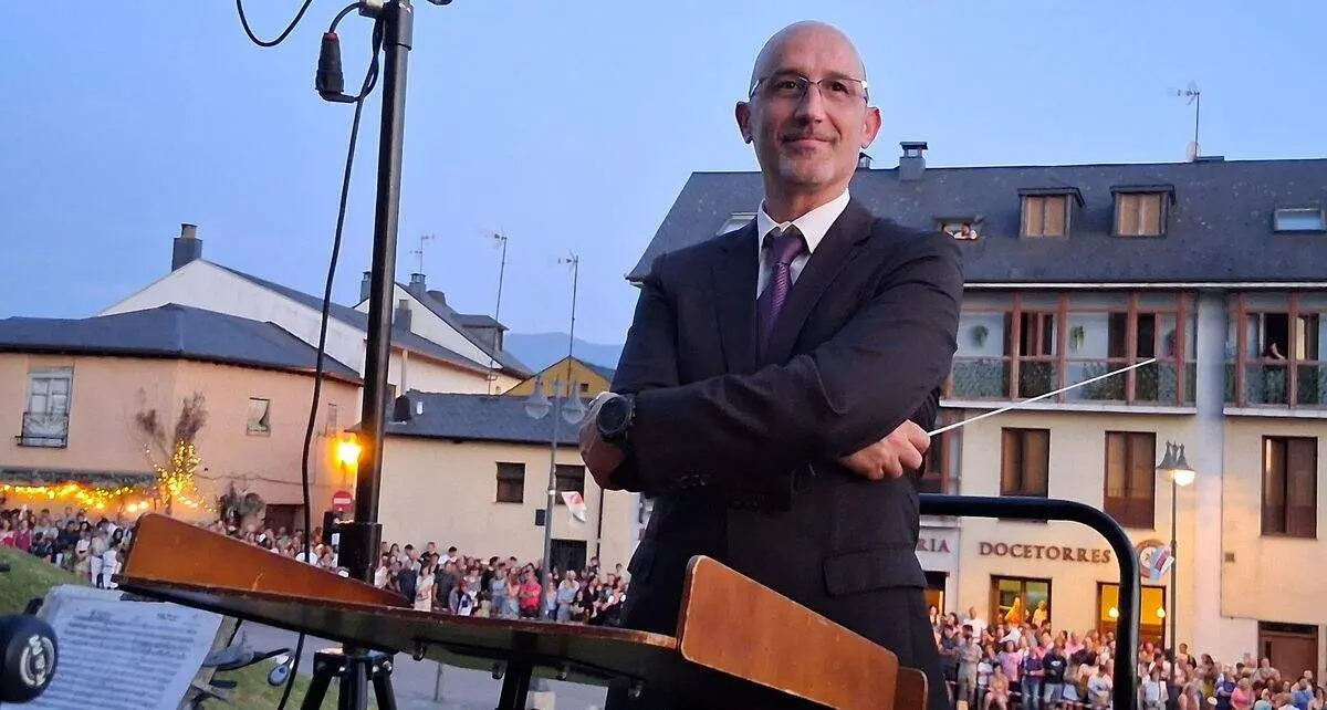 El director de la Banda Ciudad de Ponferrada y autor de la transcripci&oacute;n del coro final de la 2&ordf; sinfon&iacute;a de Gustav Malher.